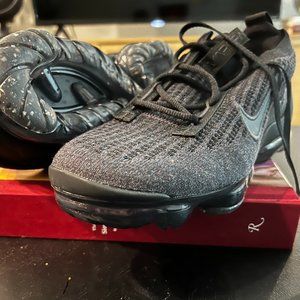 NEW in Box Nike Air Vapormax Black Women's 7.5/Youth 5.5